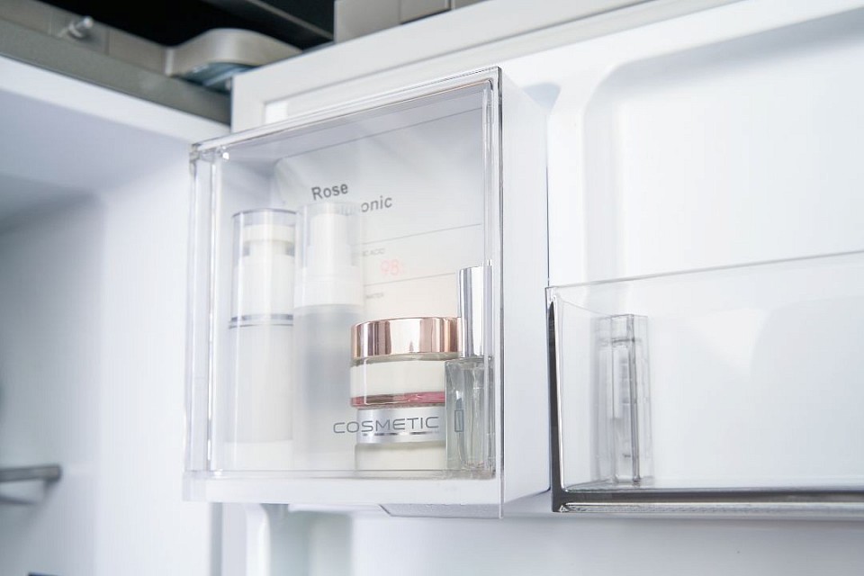 Cosmetics Compartment untuk peralatan kosmetik dan juga ubat